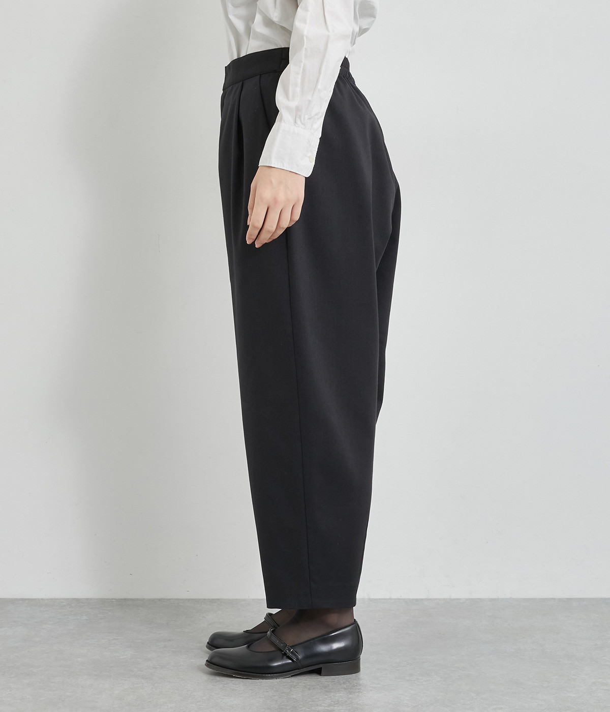 リネン混ストレッチセミテーパードパンツ（conges payes ADIEU