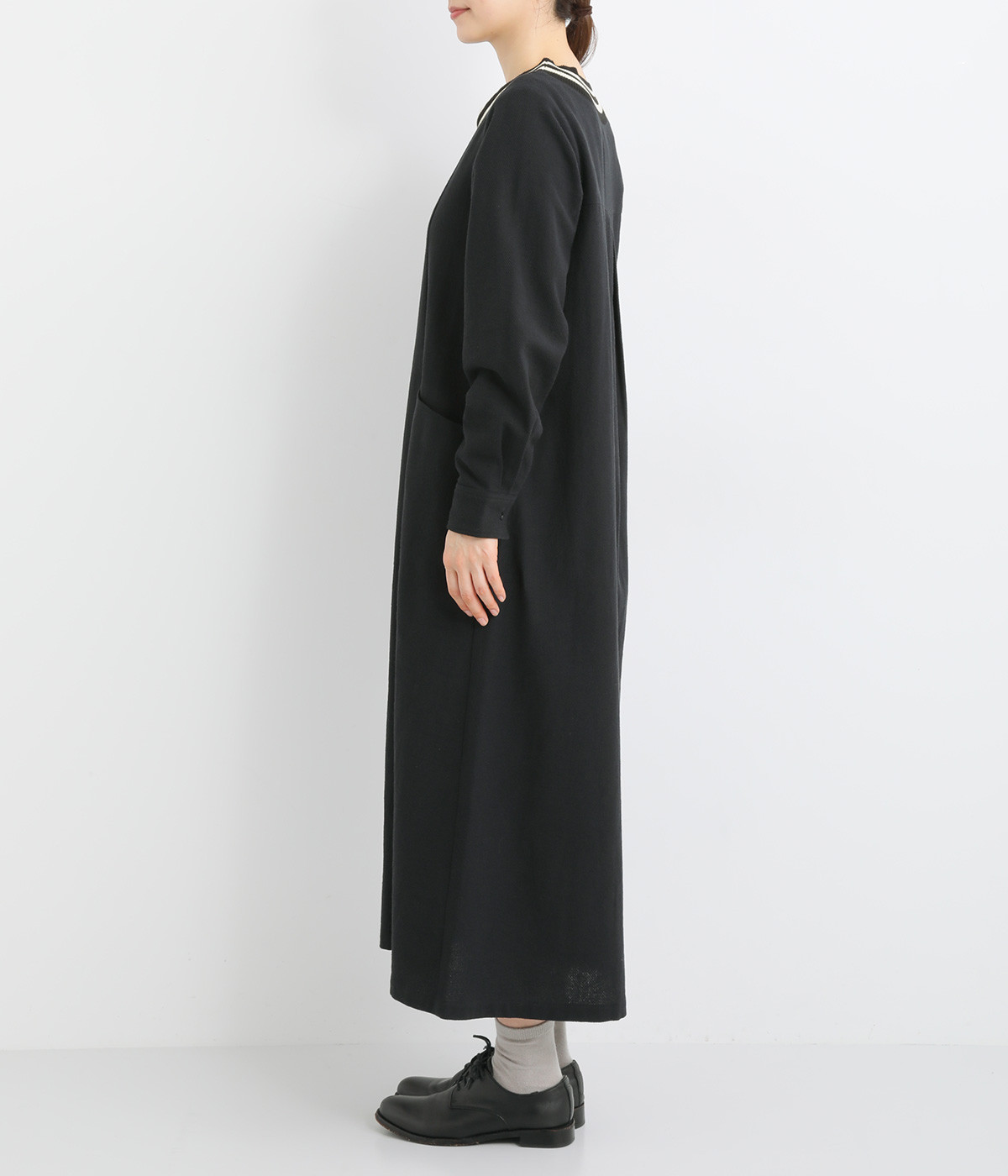 Vネックの魔女ワンピース（Sunny clouds）の商品詳細