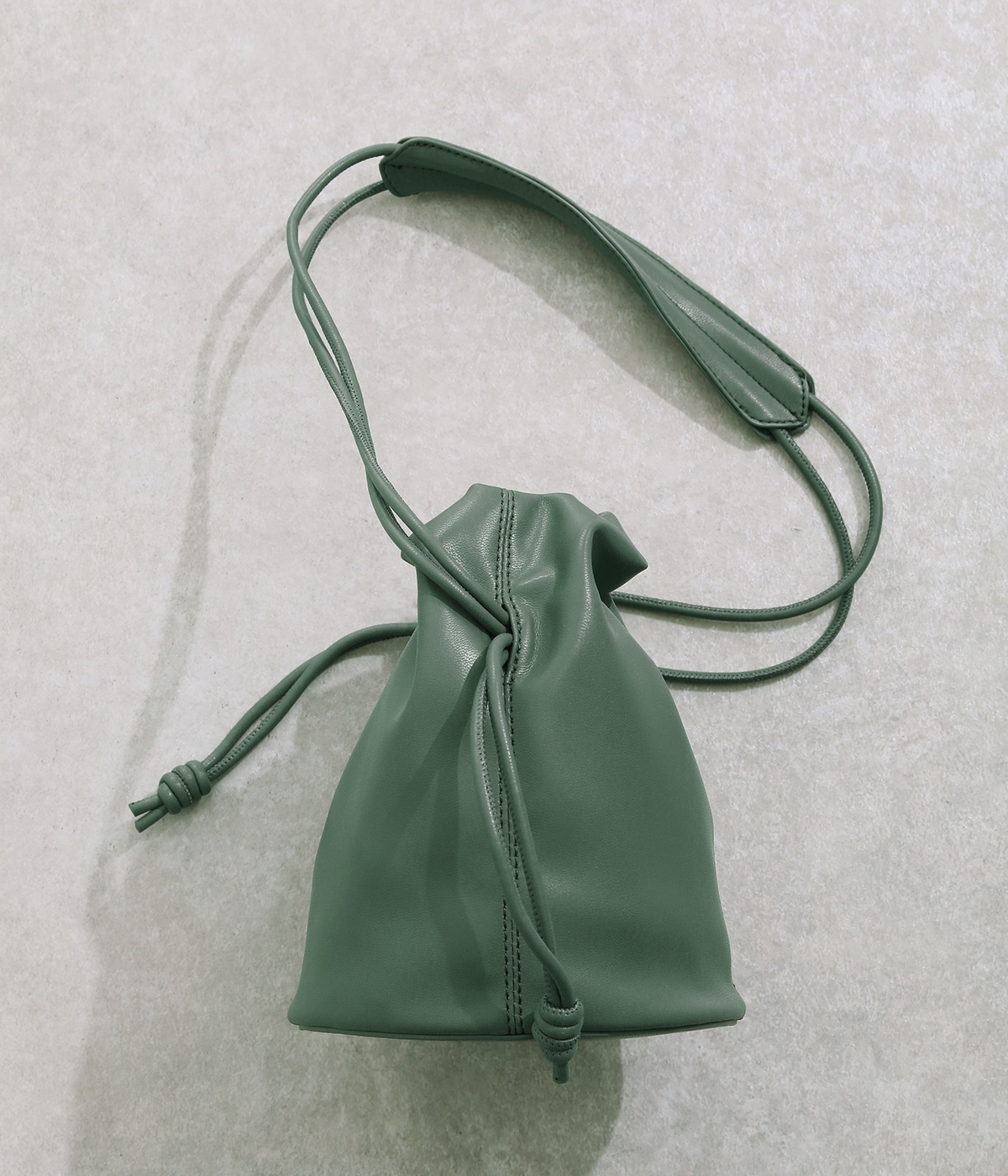 ソフト巾着 ショルダーバッグ（cache cache）の商品詳細