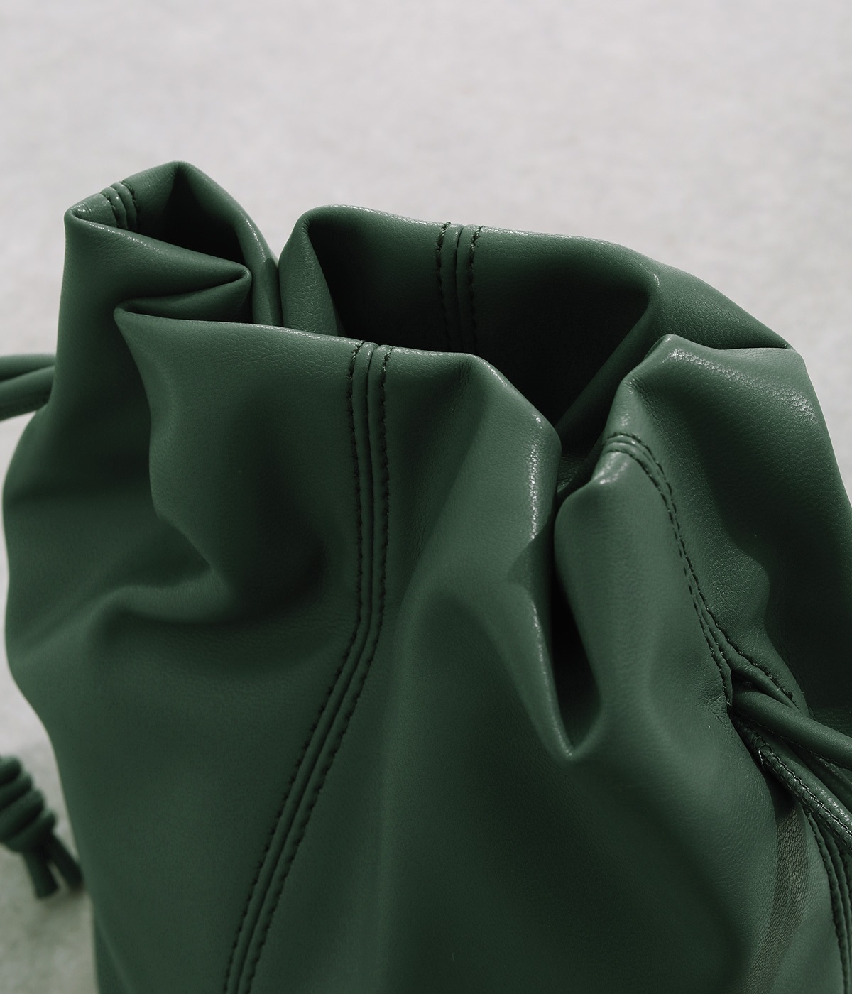 ソフト巾着 ショルダーバッグ（cache cache）の商品詳細