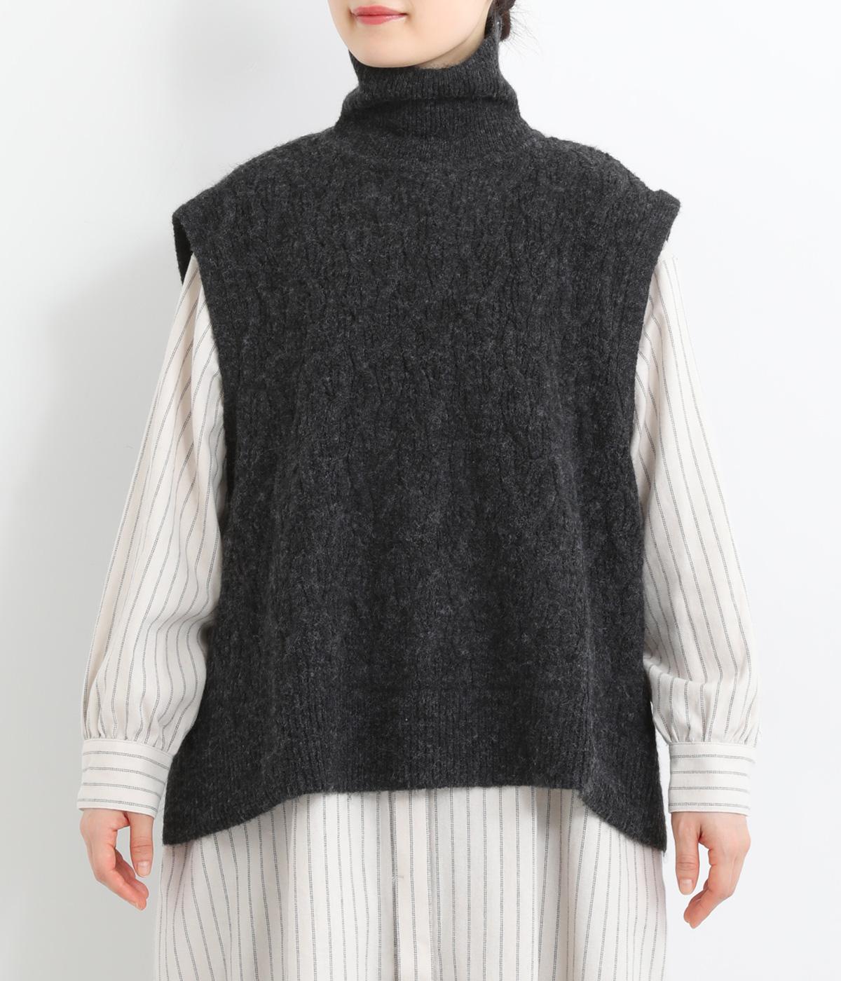 ケーブル編みタートルニットベスト（m.n）の商品詳細