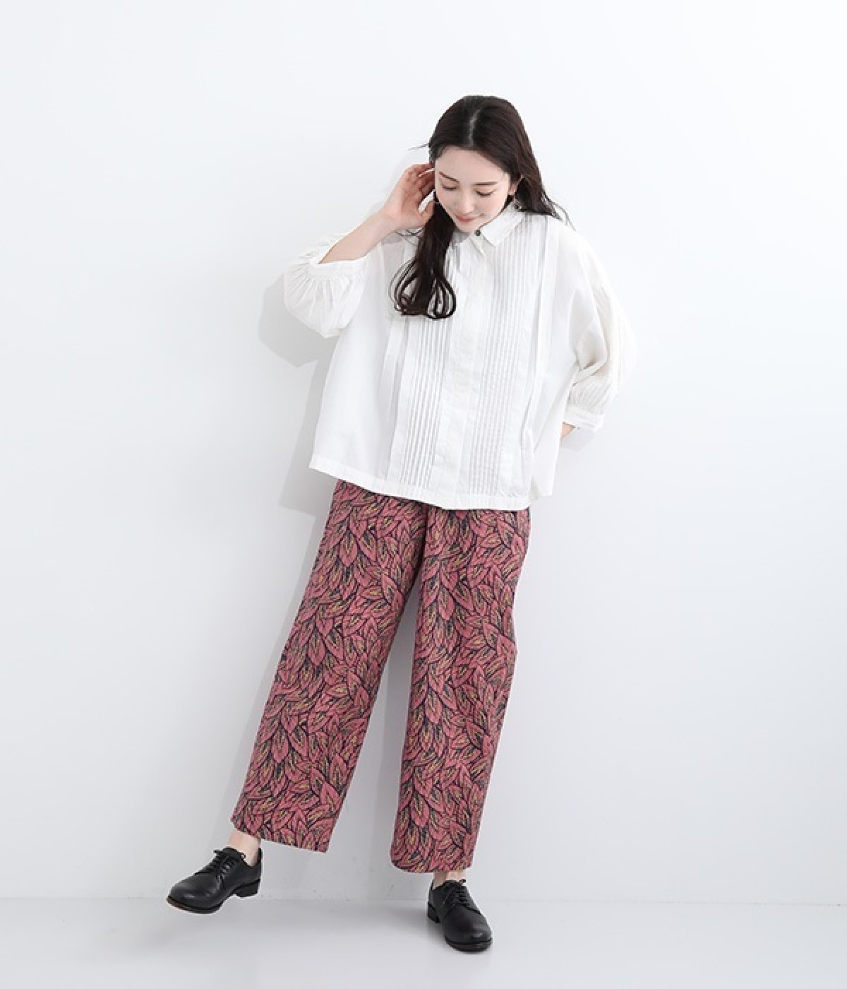 Nico25⭐︎定価 ¥14,300ブロックプリント風タックイージーパンツ バティックプリント イージーパンツ（LE GLAZIK）の商品詳細