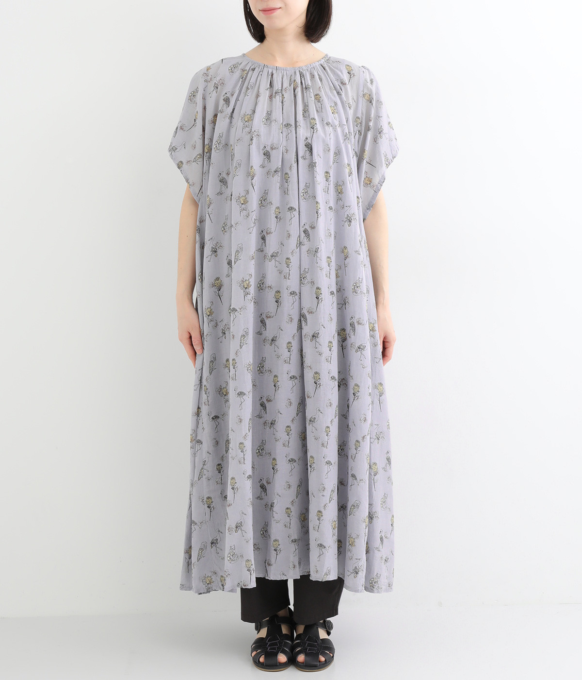 シルクタッチボイル鳥花プリントギャザーワンピース（CALINER