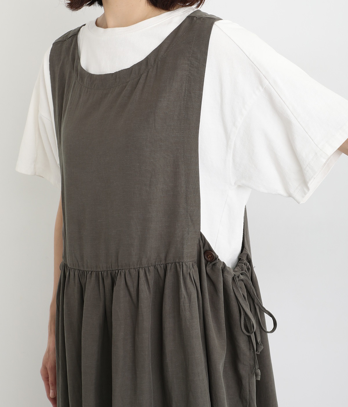 IN NATURAL コットンリネンギャザー入りジャンバースカート IN NATURAL コットンリネンギャザー入りジャンバースカート