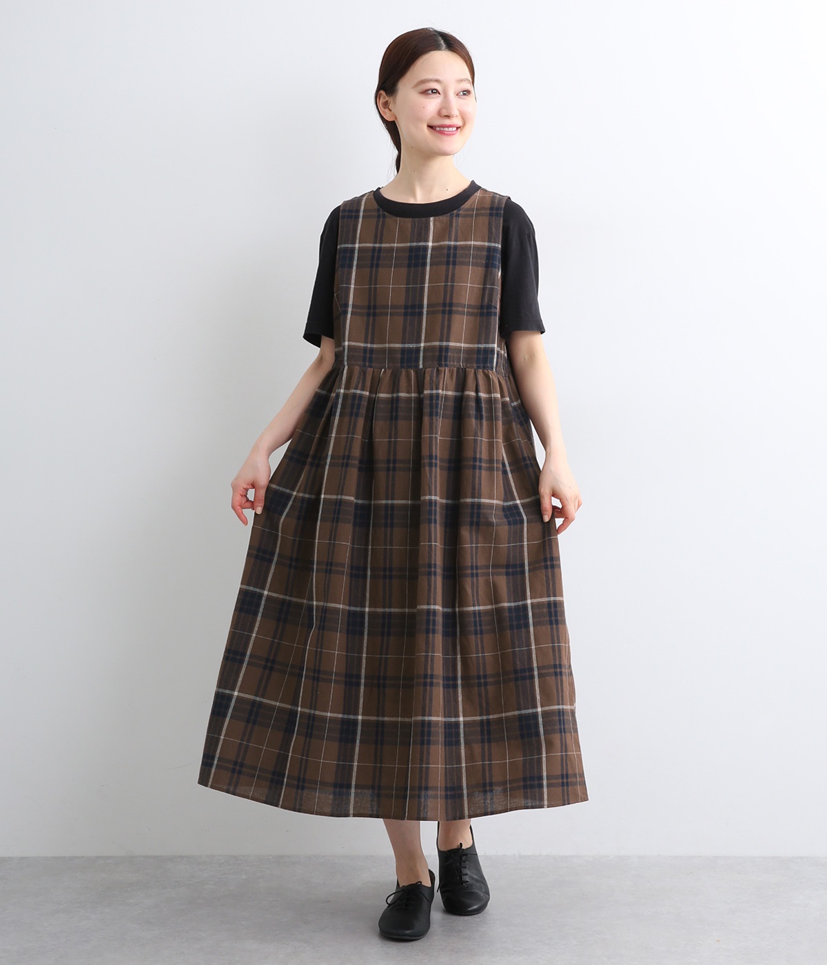 ［美品］MARGARET HOWELL リネン チェック ノースリーブワンピース 美品］MARGARET HOWELL リネン チェック ノースリーブワンピース