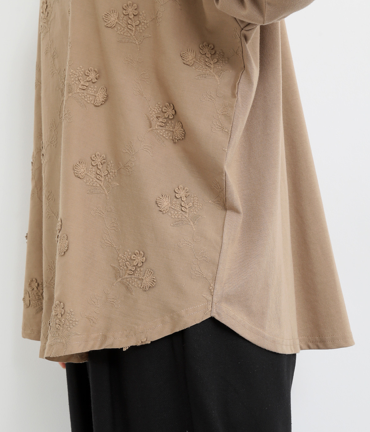 専用。刺繍と色合いが可愛いリネンプルオーバー⋆*ナチュラン キナリノ women>Porter des boutons(ポルテデブトン)リネン刺繍ギャザー