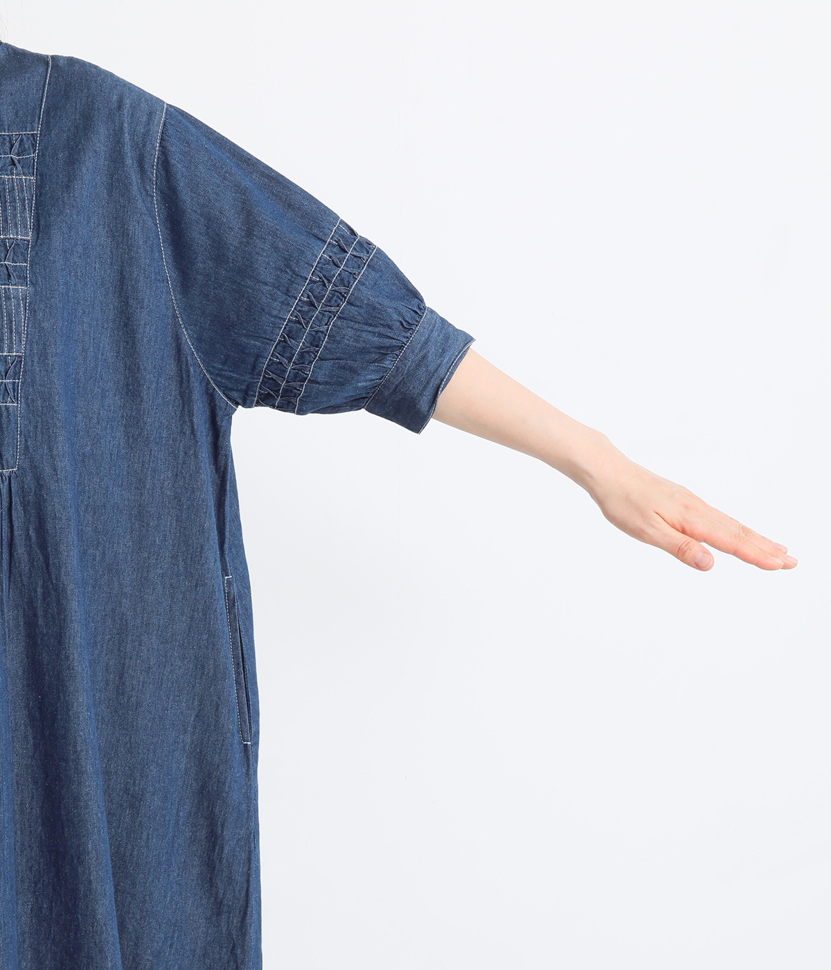 5.5ozデニム スモッキングパフ袖ワンピース（LUPILIEN）の商品詳細