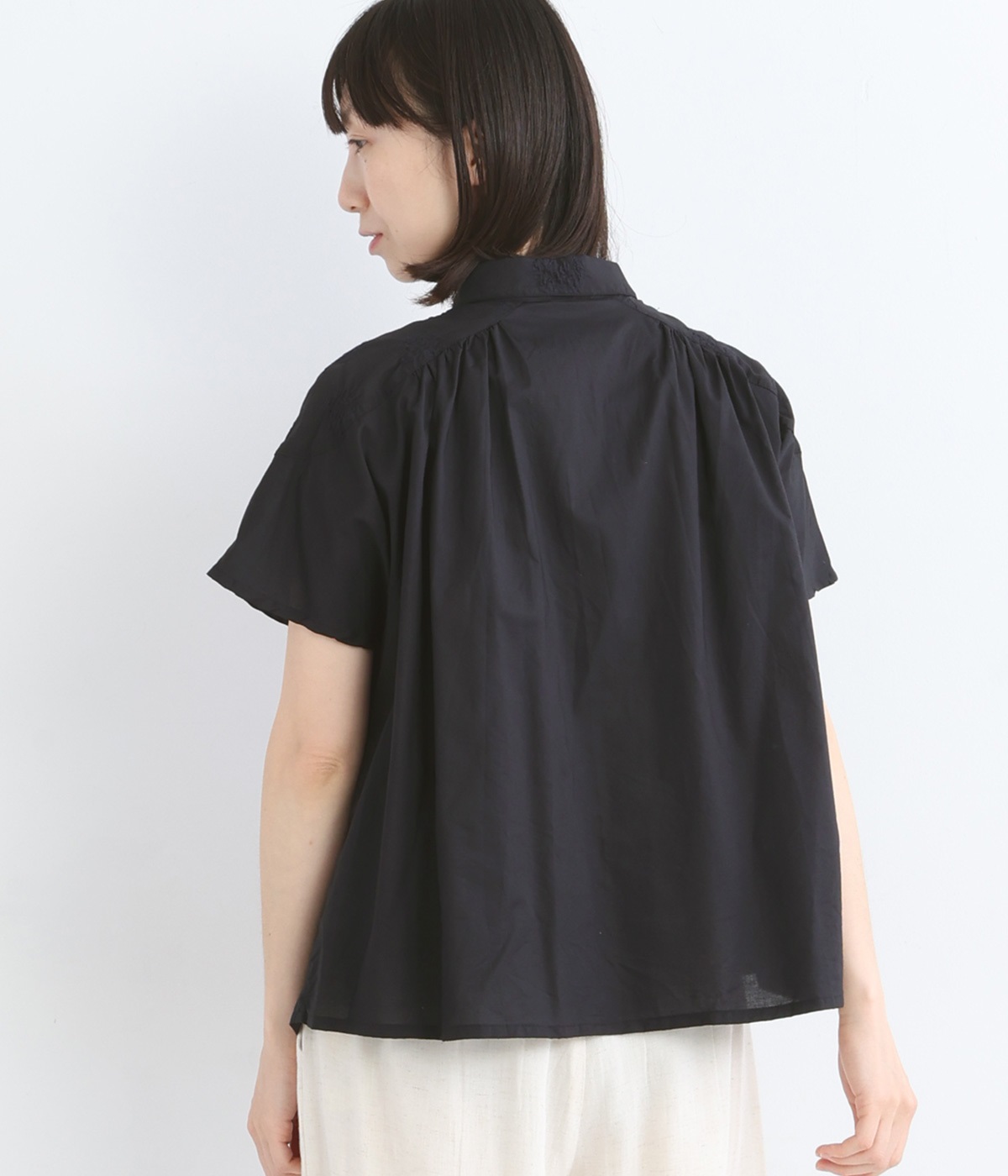 no775フリル黒リボンヨークギャザーブラウス　リネンブラウス　オフホワイト no775フリル黒リボンヨークギャザーブラウスリネンブラウスオフ