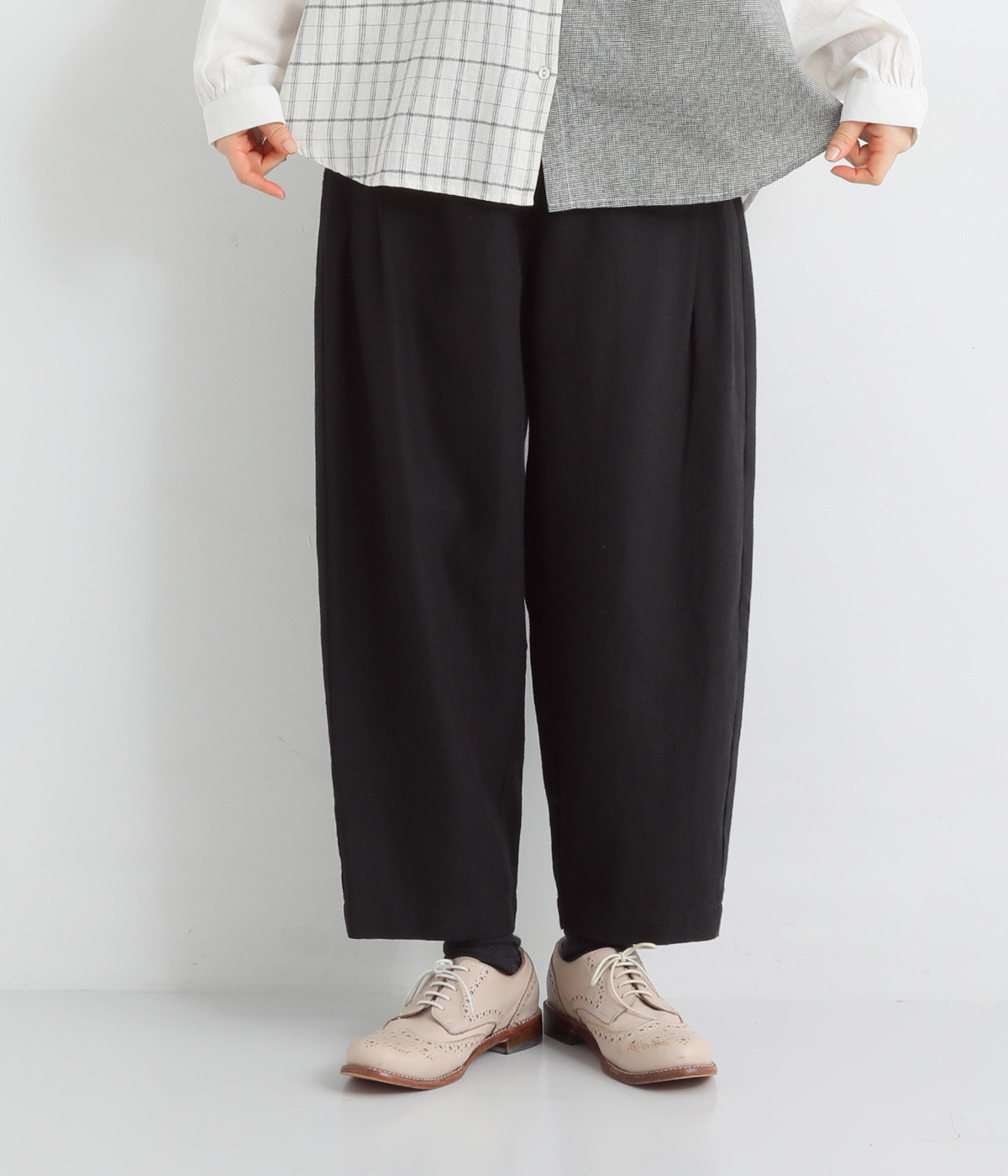 新品未使用　blue willow ヘリンボンコクーンパンツ コットンリネンヘリンボーンコクーンパンツ（blue willow）の