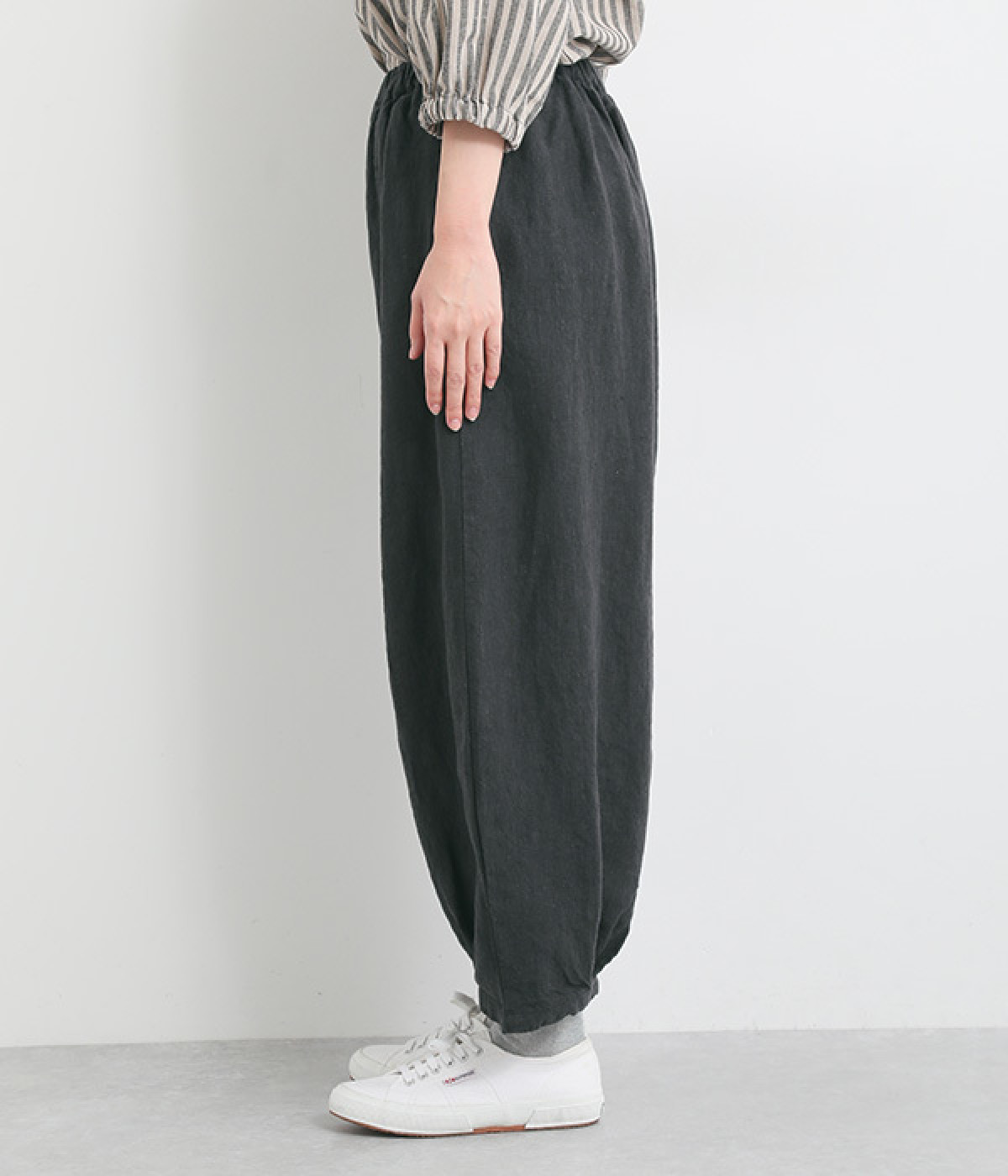 9番手リネン裾タックパンツ（08Mab）の商品詳細