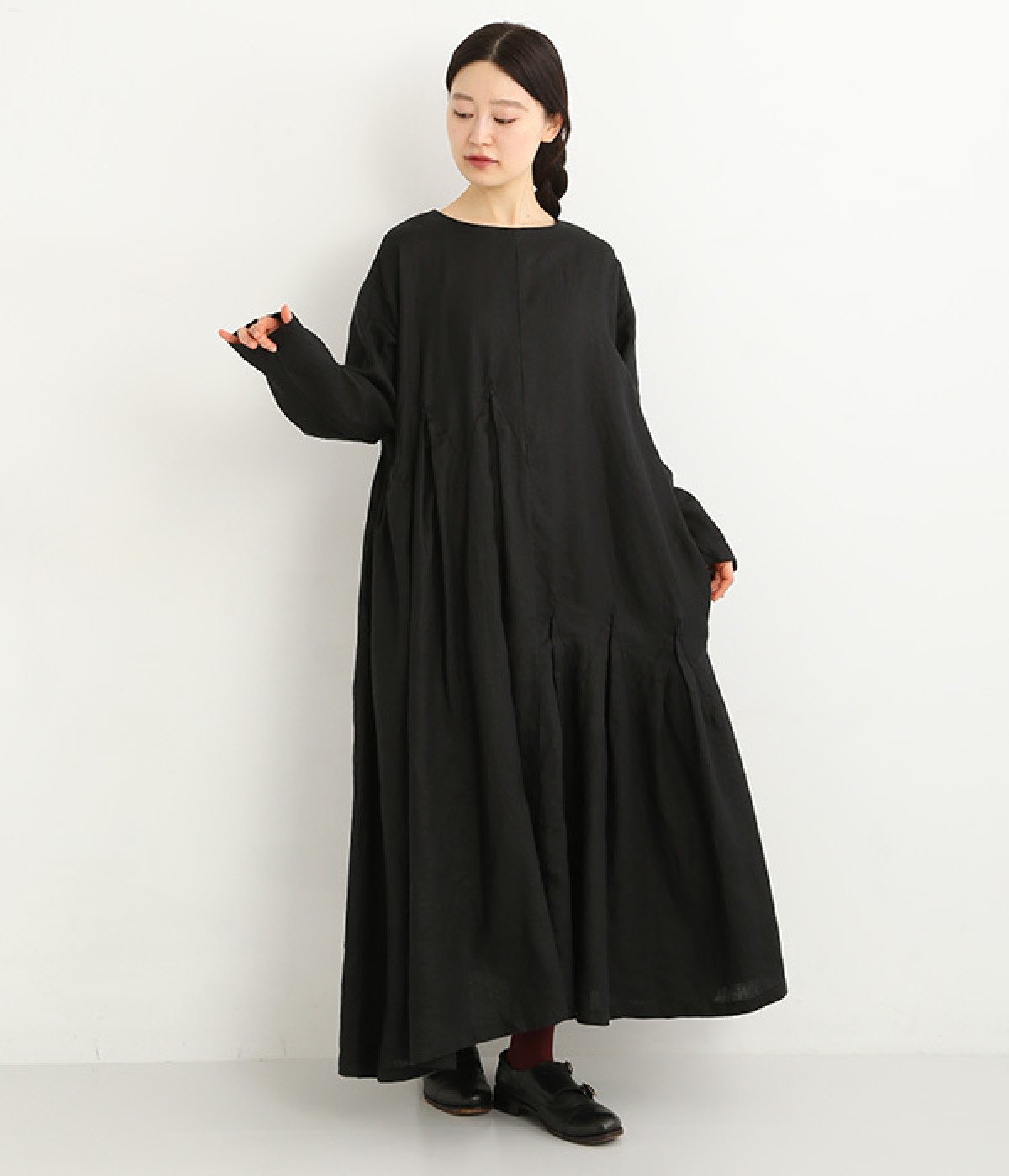 【新品タグ付】BPN裾アシンメトリー半袖パフスリーブワンピース【ブラック】 パフスリーブ半袖 胸元開き シンプル膝丈タイトワンピース 黒