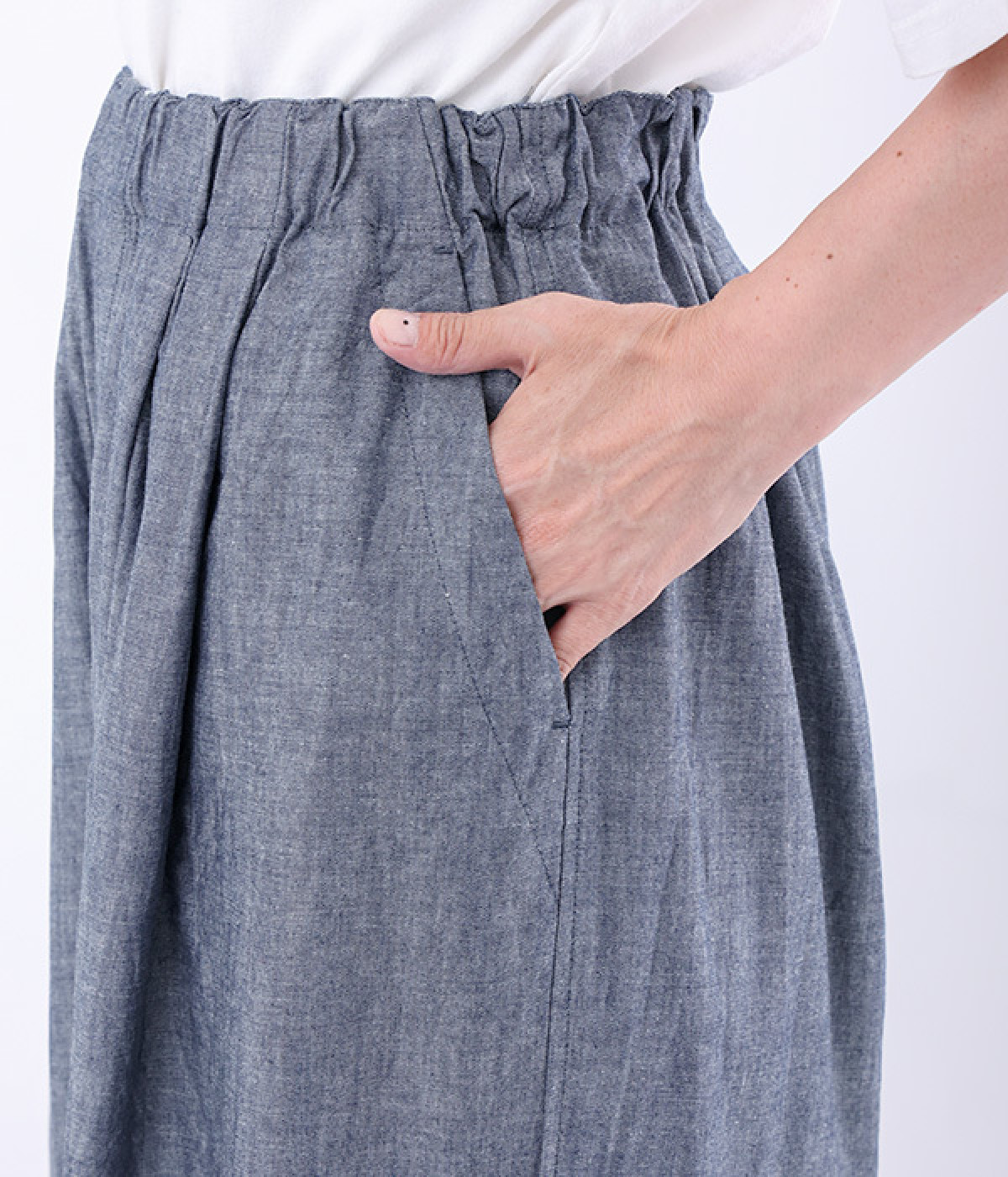 シャンブレーワイドカーゴパンツ（mizuiro ind）の商品詳細