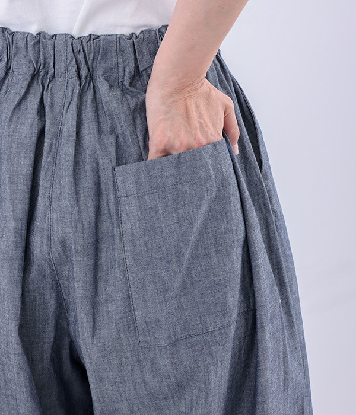 シャンブレーワイドカーゴパンツ（mizuiro ind）の商品詳細