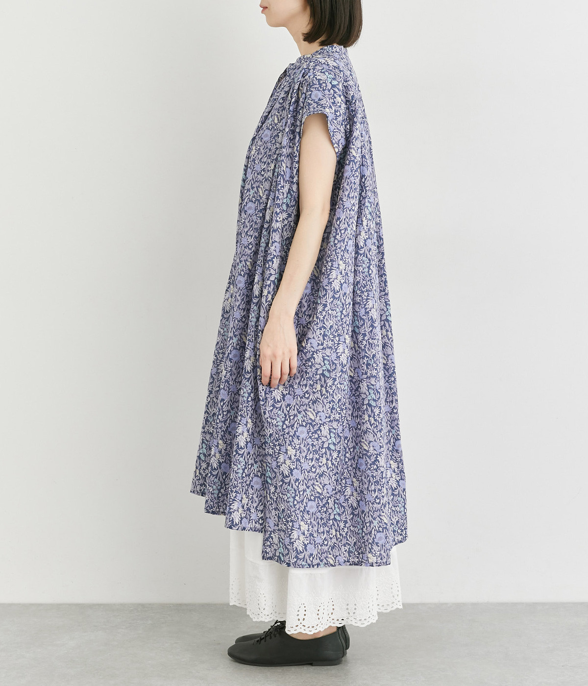 【慈雨】グレーワンピースサイド立体花柄 コットン 花柄バンドカラーフレンチワンピース（cloudnine）の