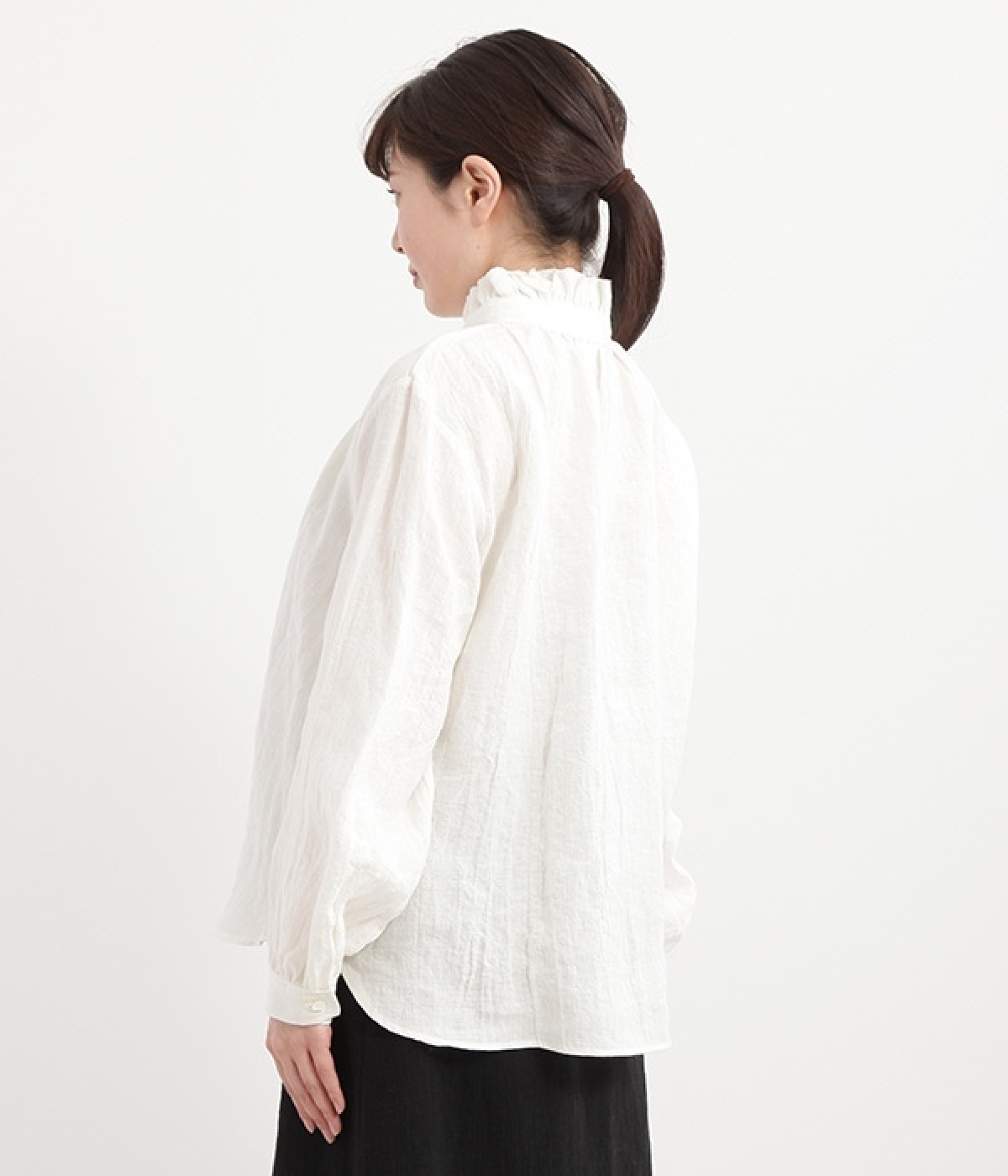 【新品】nous rendent heureux フレンチリネン ネックブラウス フレンチリネンフラワーネックブラウス（nous rendent heureux）の商品詳細