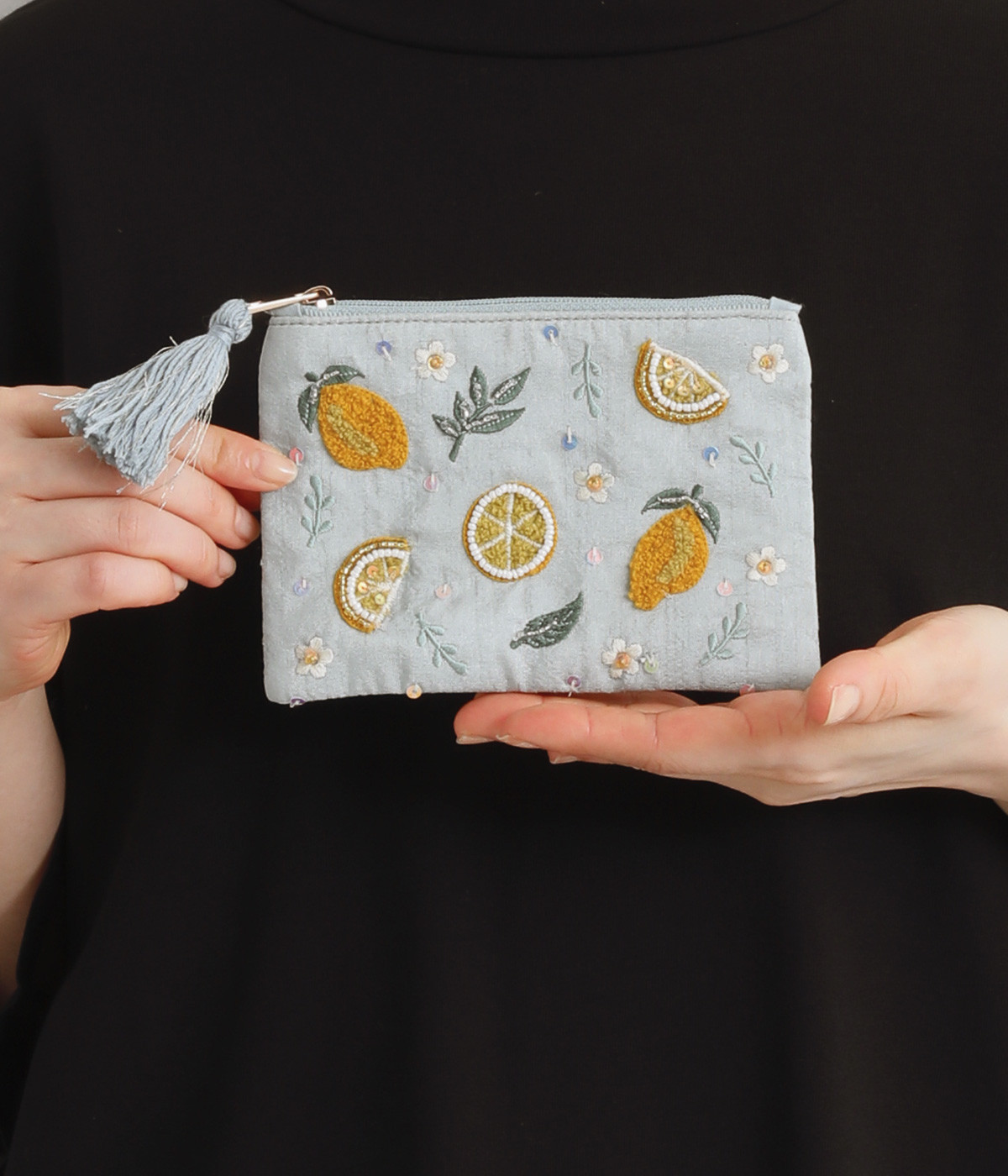 いちご刺繍ポーチS（artipur）の商品詳細