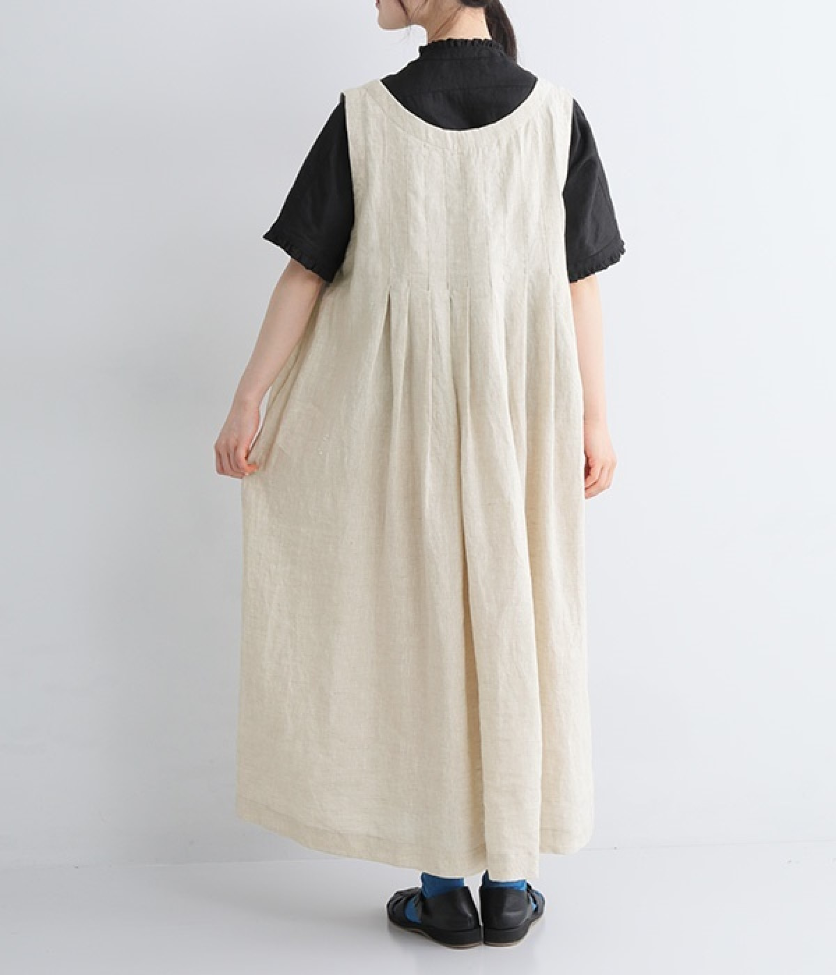 リネン 胸元ピンタックV襟 2WAYノースリーブワンピース（ubasoku）の