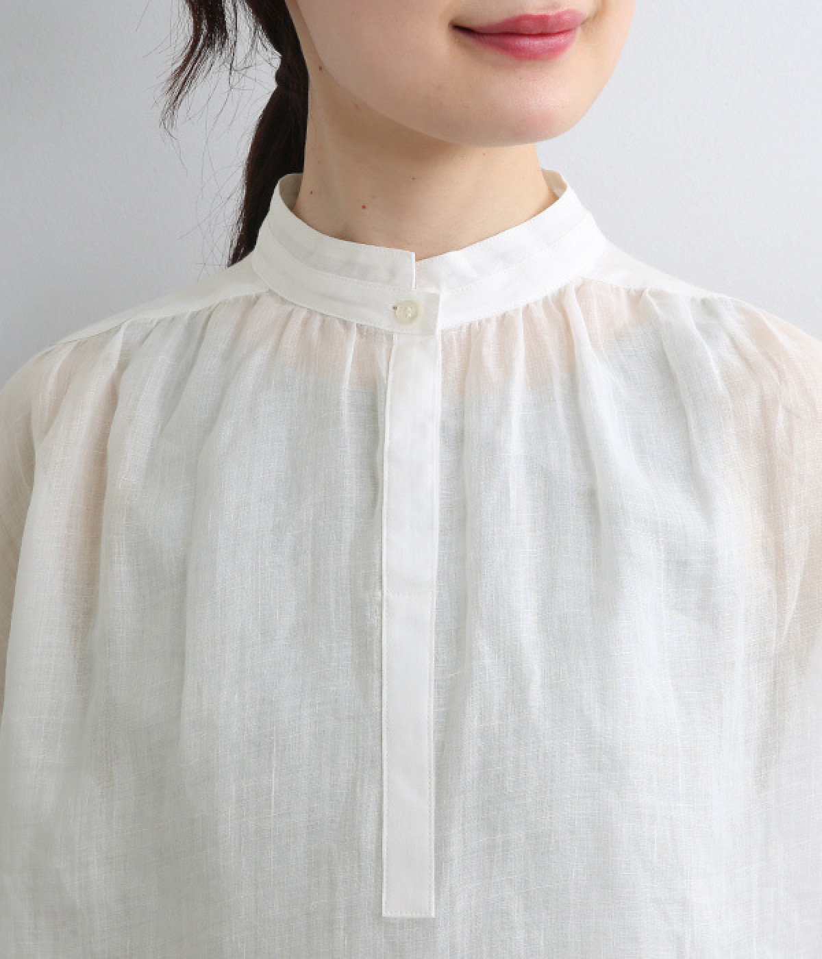 【美品】ビアズリー リネン ラミー 2way フリル スタンドカラー ブラウス 美品】ビアズリー リネン ラミー 2way フリル スタンドカラー