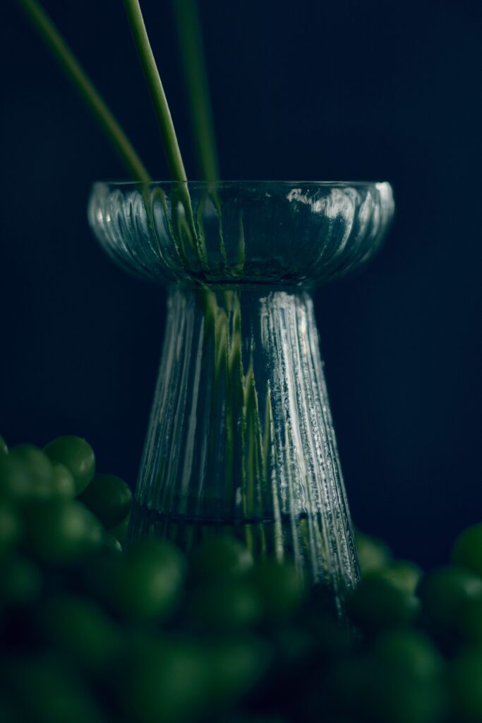 ガラスの花瓶の画像