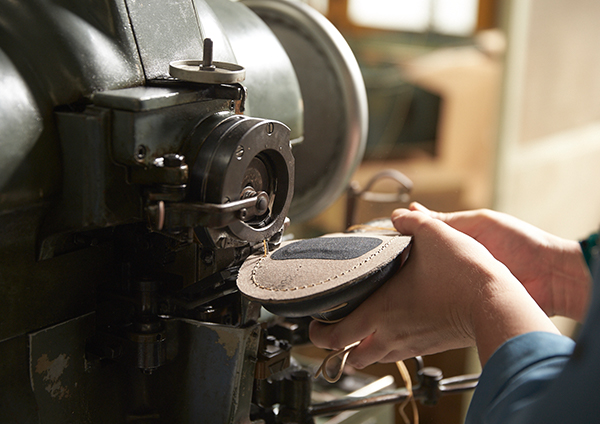 slow factory スロウファクトリー 佐賀の工場で時間と想いをこめて作る、靴職人が思い描いた理想の一足　