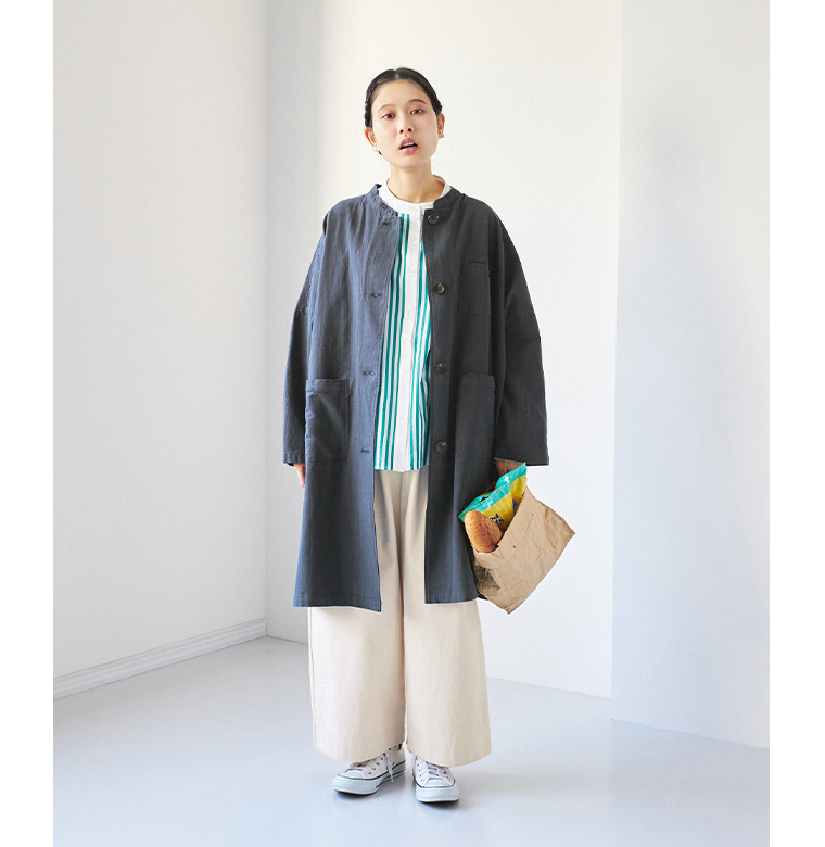 【 mashukashu × ナチュランコラボ】今年の新色グリーンのストライプワイドシャツにリネンコットンコートを羽織ったコーディネート