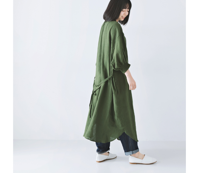ナチュラン12周年着用レビュー　s.t.closet frabjous　リネンピンタックワンピース(グリーン)のラウンドカット裾や、ウエスト紐、サイドスリットについて