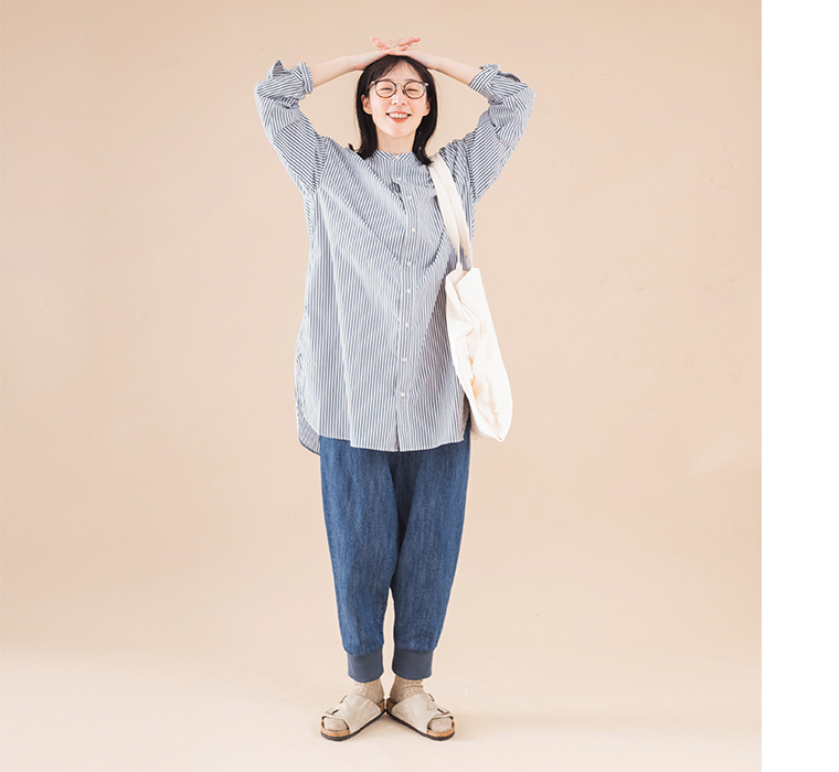 【&yarn】コットンリネンデニムテーパード裾リブ使いパンツ（ブリーチ）着用イメージ