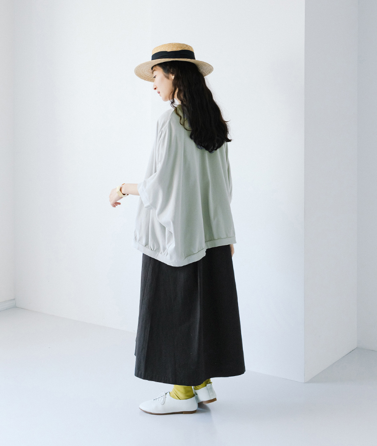 【HEAVENLY】コットンリネン　カットソー　ドルマンカーディガン（ライトグレー）裾のふんわり感が分かる画像