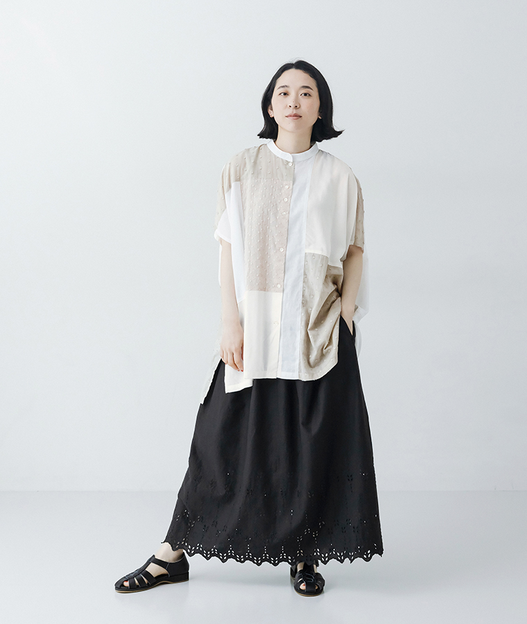 nop de nod ノップドゥノッド
Ciel miscスタンドカラーシャツ(A・キナリ)
リネンコットン裾刺繍スカート(A・ブラック)