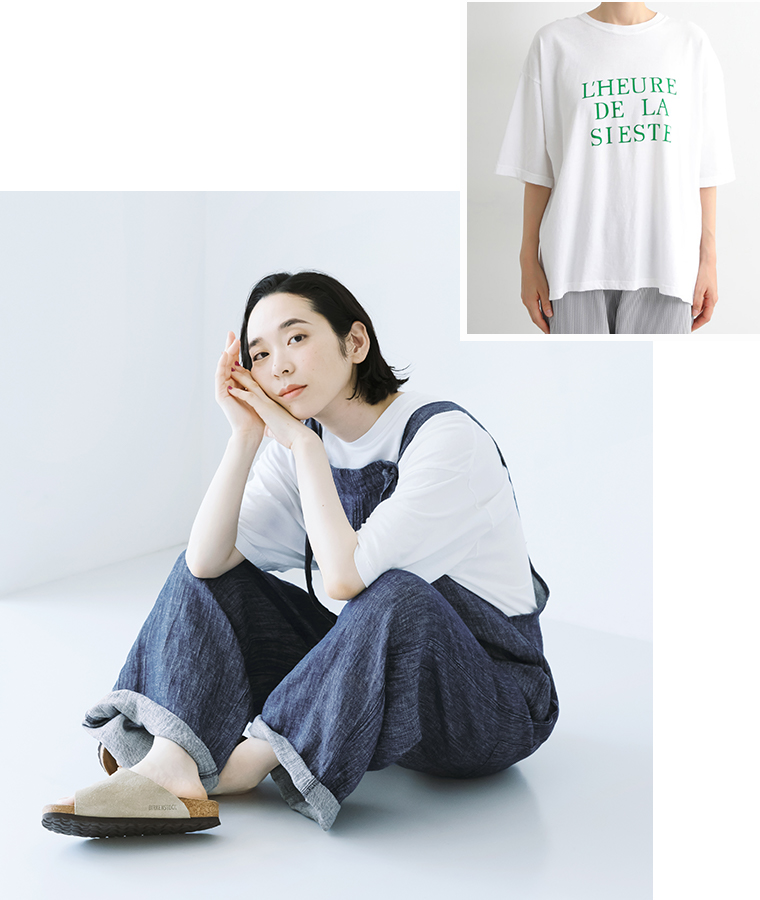 リネンサロペットとコットンピグメントダイプリントTシャツのカジュアルコーディネート ichi(イチ)