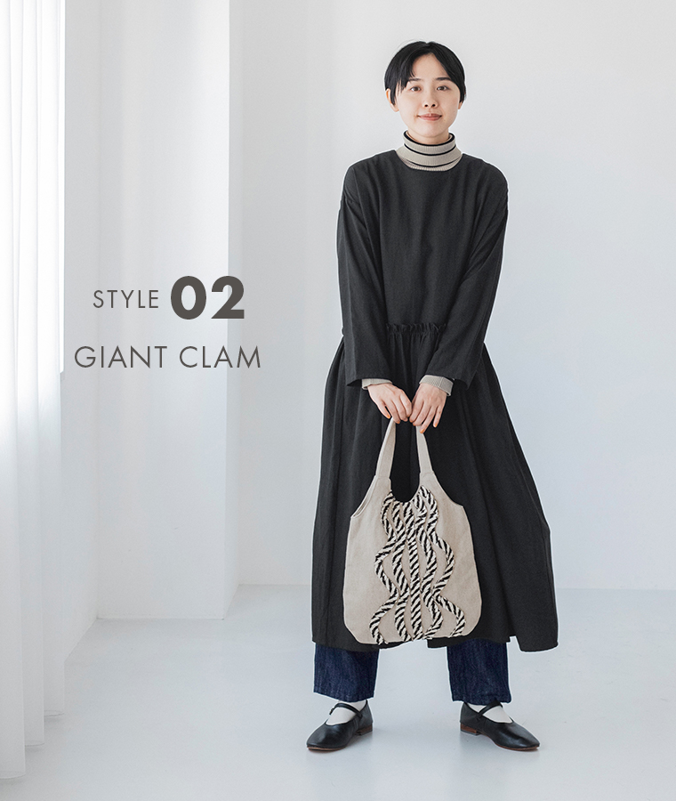 TOMOOGiant Clam バッグ(B・ベージュ)のコーディネート