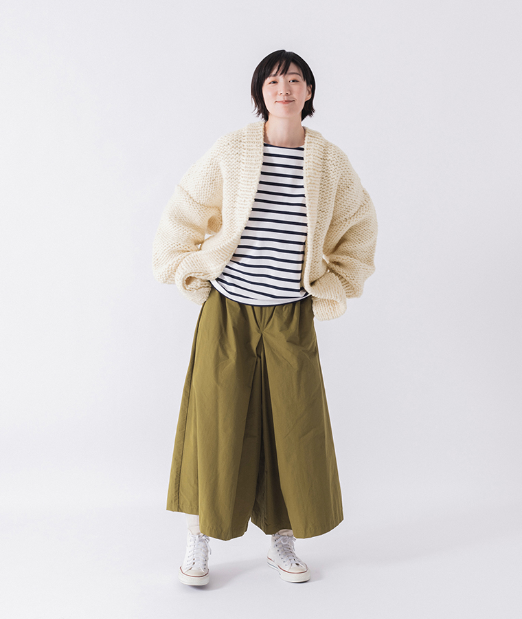 &yarn フロントタックワイドパンツ マスタードの着こなし