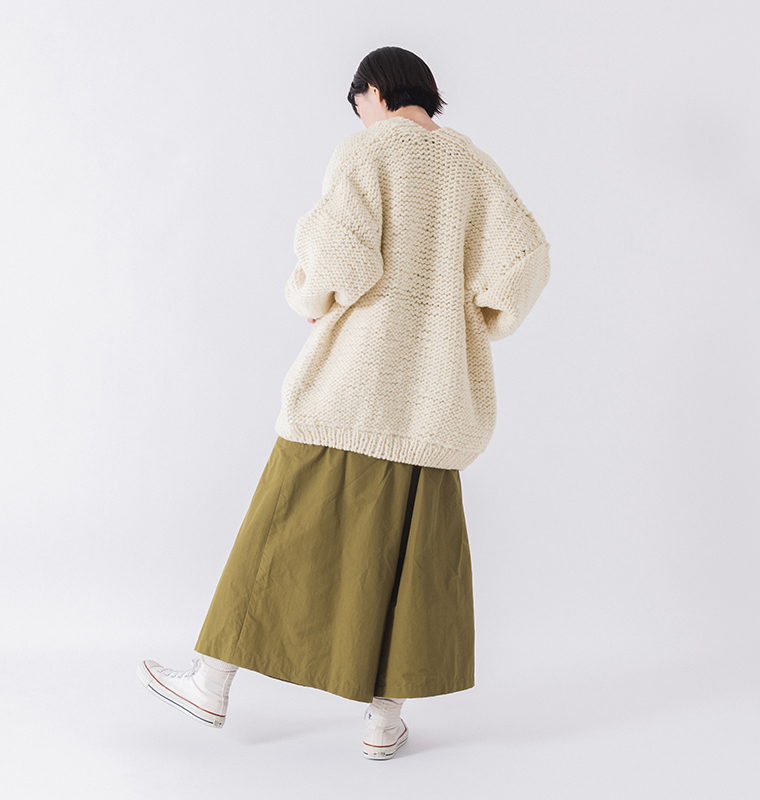 &yarn フロントタックワイドパンツ マスタードのバックデザイン