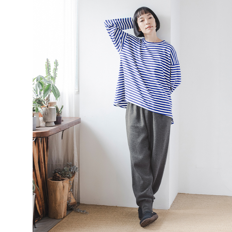 &yarn relax ボーダーフレアTシャツとコットンニットパンツのコーディネート