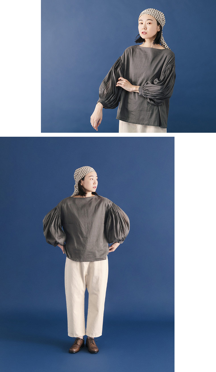 ichi　リネンコットンボリュームピンタックプルオーバー(チャコール)のボリューム袖