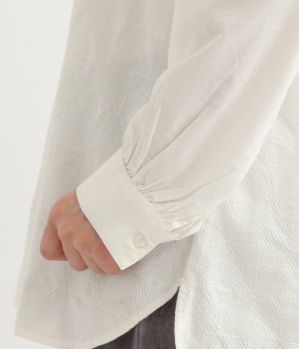 Fanaka　ハンドタッチ刺繍キーネックブラウス（オフホワイト）袖口