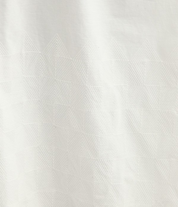 Fanaka　ハンドタッチ刺繍テントラインワンピース(オフホワイト)の刺繍