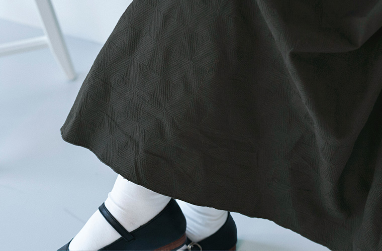 Fanaka　ハンドタッチ刺繍テントラインワンピース(ブラック)の裾