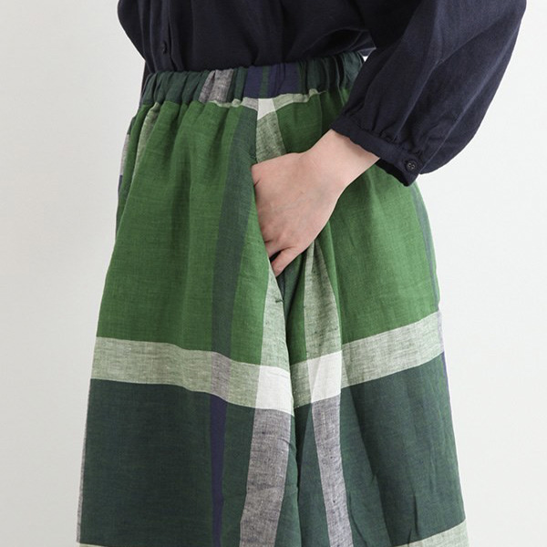 blue willow　リネン平織りパネルチェックフレアスカート(グリーン)のサイドポケット画像