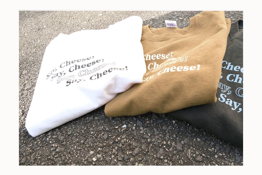 Vent Blanc　ロゴ”Say,Cheese!”プリントTシャツ（チャコールサックス）