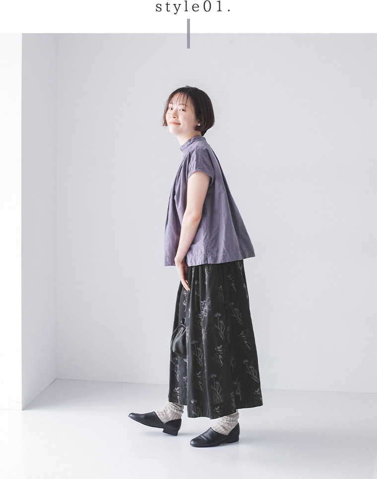 tukuroi by SUN VALLEY コットンリネンローン総柄刺繍タックスカート(ブラック)のコーディネート