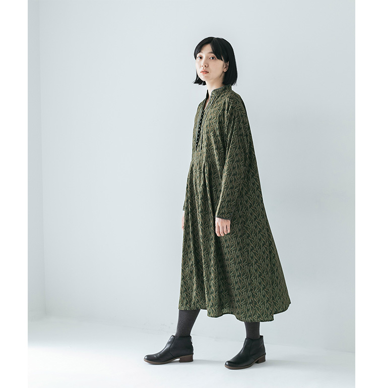 〚KELEN〛リーフプリントデザインドレス／グリーン・横向き