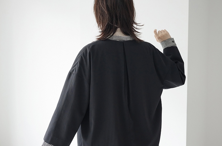 s.t.closet frabjous ジャケット+パンツアンサンブル(ブラック)　ジャケットの後ろセンタータックと、細かなディテールについて