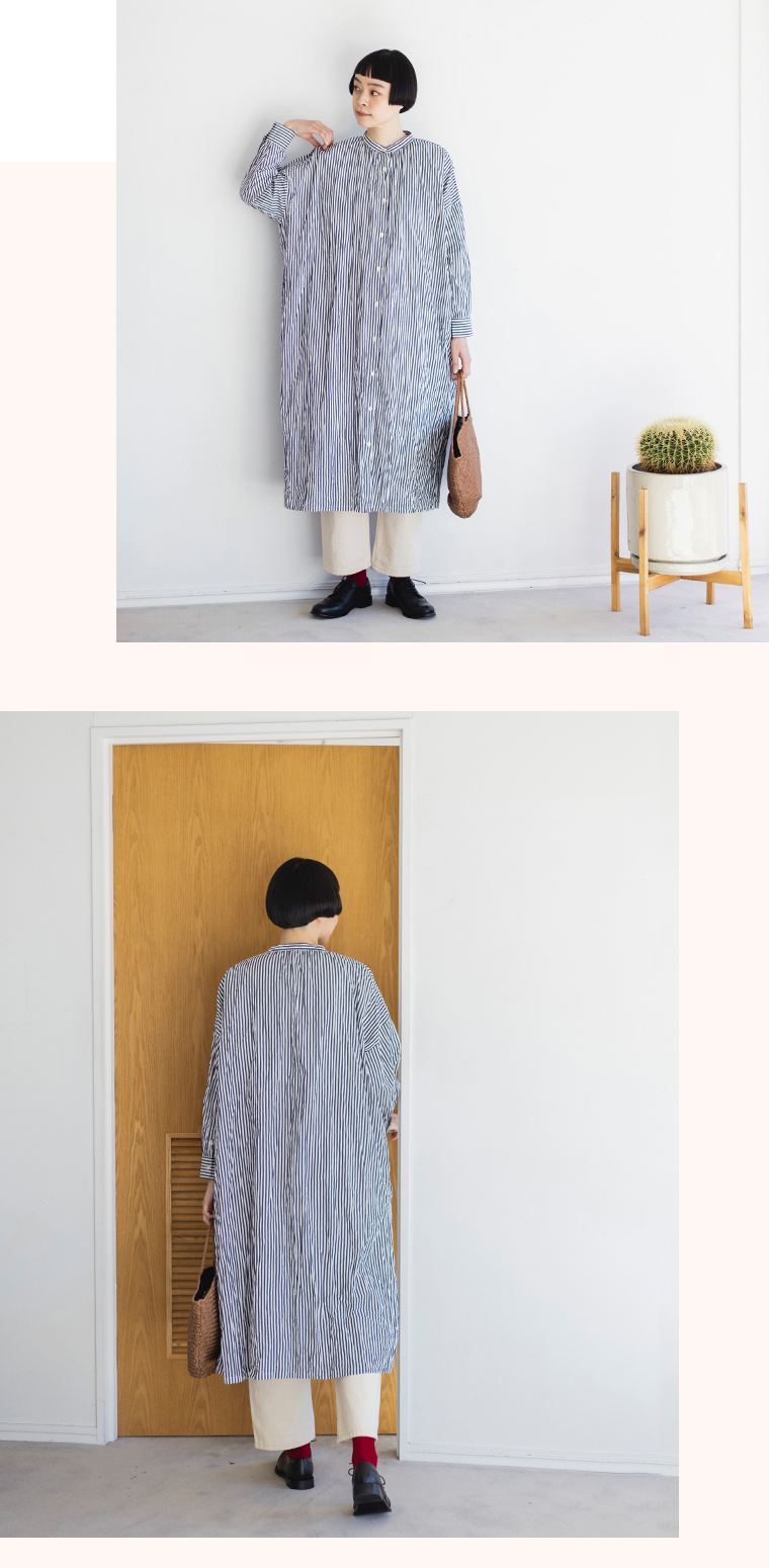 モデル・Kanocoさんが着る　春の別注コレクション Vol.1　ichi　クリンクルストライプシャツワンピース(ネイビー)の緩やかなコクーンシルエット